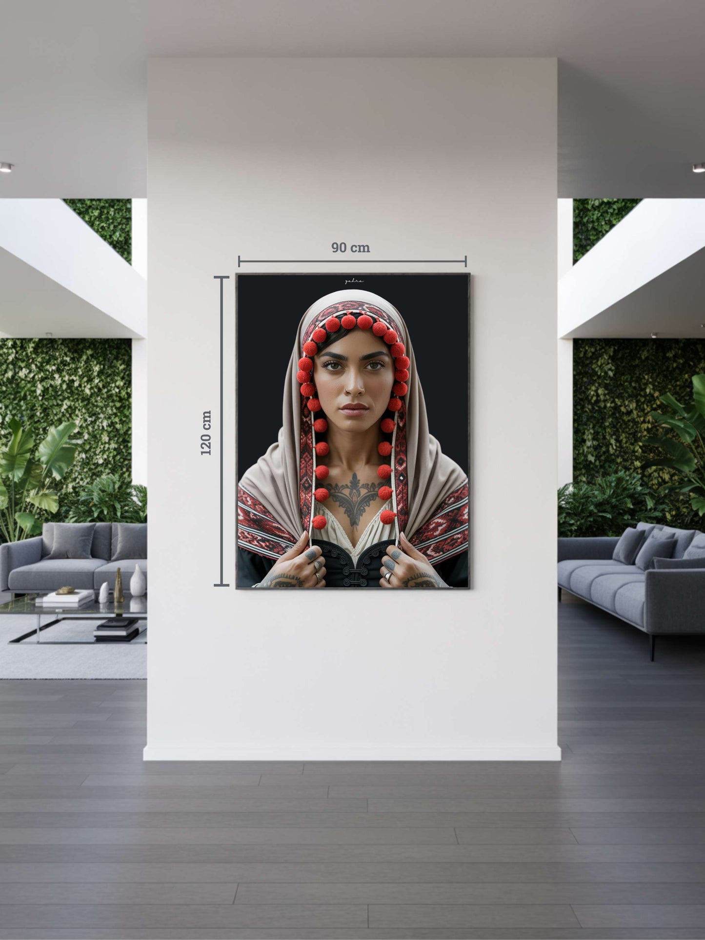 Helles Interieur mit Kunstwerk „Zahra“. Marokkanisch inspirierte Schwarzwald Kunst mit Bollenhut, moderne Black Forest Art für zeitloses Design.