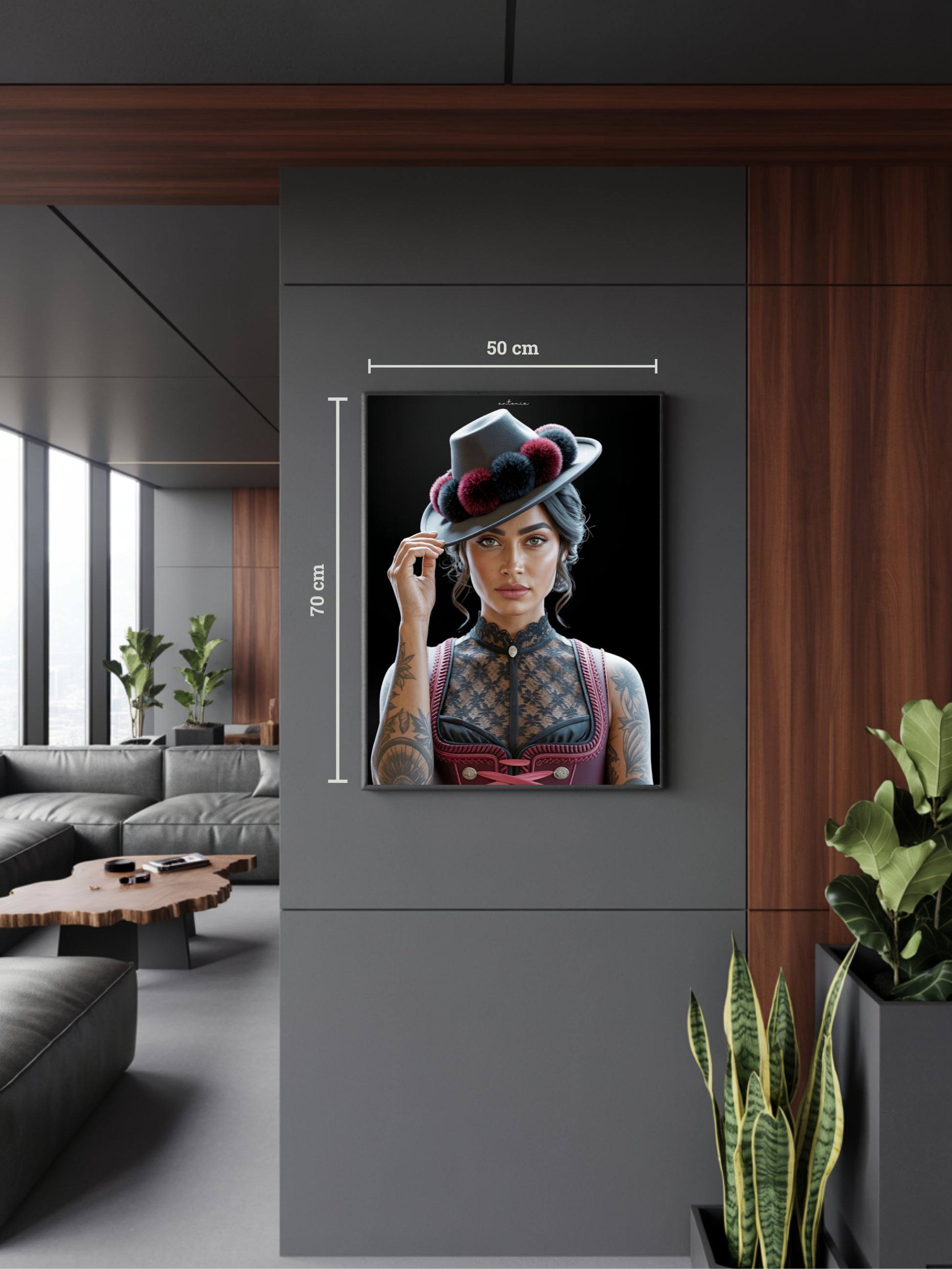 Modernes Interieur mit Kunstwerk „Antonia“. Italienisch inspirierte Schwarzwald Kunst mit Bollenhut, moderne Black Forest Art für zeitloses Design.